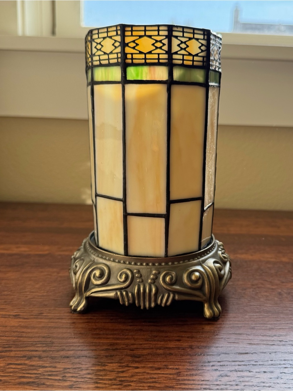 Craftsman Tiffany Style Cream cylinder Stained Glass Table Lamp with Ornate Base